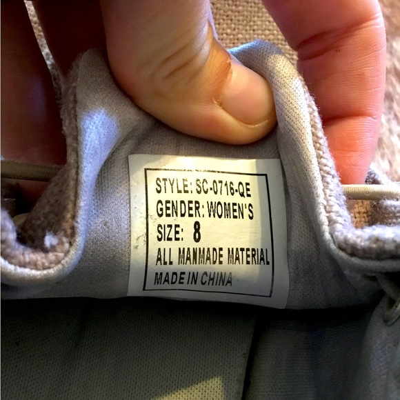 Women’s size 8 or men’s size 6 shoes.  Similar to Heydudes but more comfortable. - Picture 2 of 5